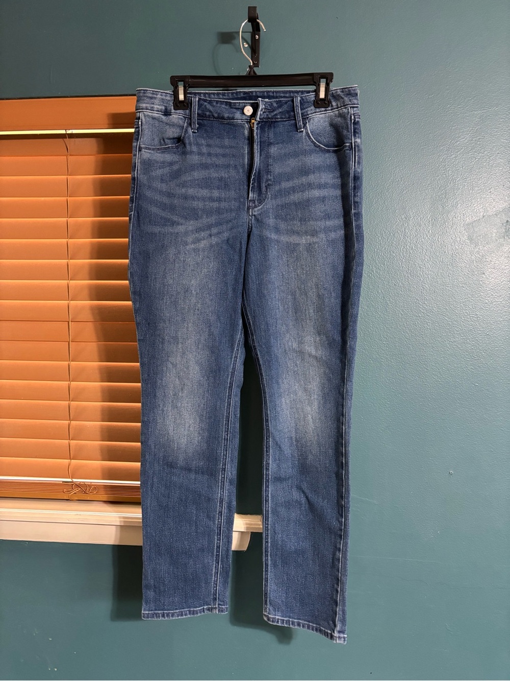 Old Navy High Rise Wow Straight Women's Jeans in Medium Blue Wash